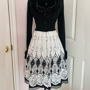 🎀Elegant vintage black and white midi skirt with Stunning sequin detailing